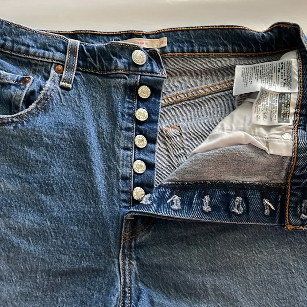 Levi’s Ribcage Shorts High Rise Size 31 - Picture 16 of 16